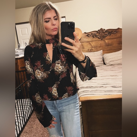 Chloe and Katie, Key Hole Neck, Bell Sleeve, Black, Elastic Waist Blouse Size L - Picture 6 of 6